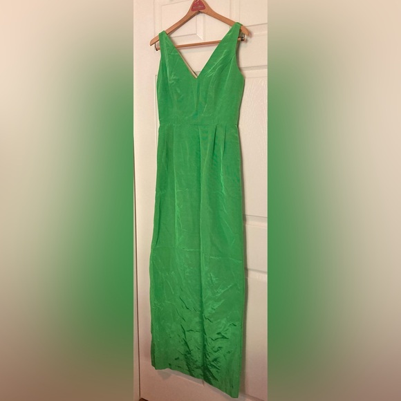 Lula Kate Dresses & Skirts - Lula Kate EUC Size 8 V Neck Dress in Green